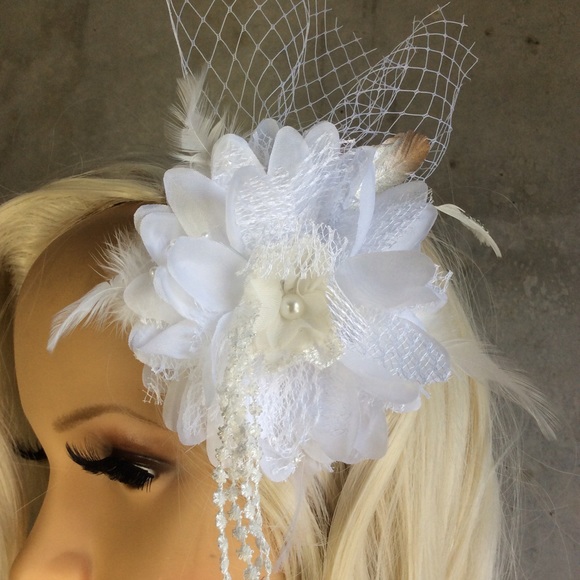 🌸 FLOWER FASCINATOR PINUP BRIDE BOHO WEDDING CLIP FLORAL HAIR PIECE WHITE BOHO - Picture 4 of 7